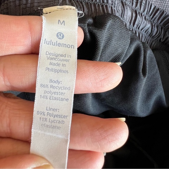 Lululemon 🍋 Pace Breaker Short 9" inseam 
Grid Lines Deep Coal Size Medium - Picture 9 of 12